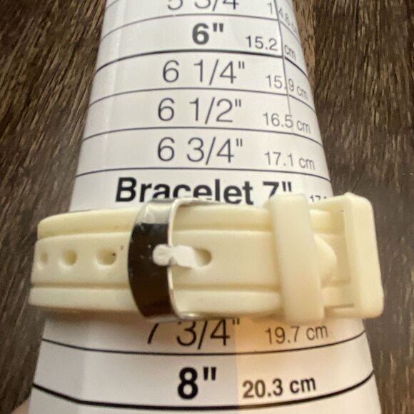 Gold Tone Ladies Watch New Battery White Silicone Band - Picture 7 of 9